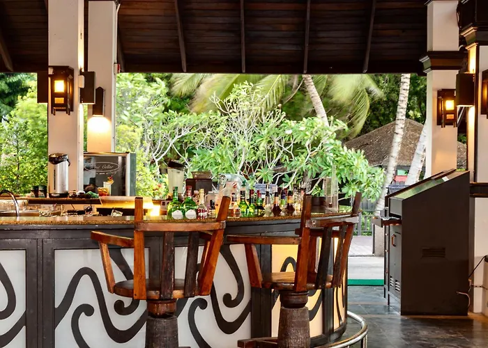 Phi Phi Holiday Resort, Leam Tong Beach